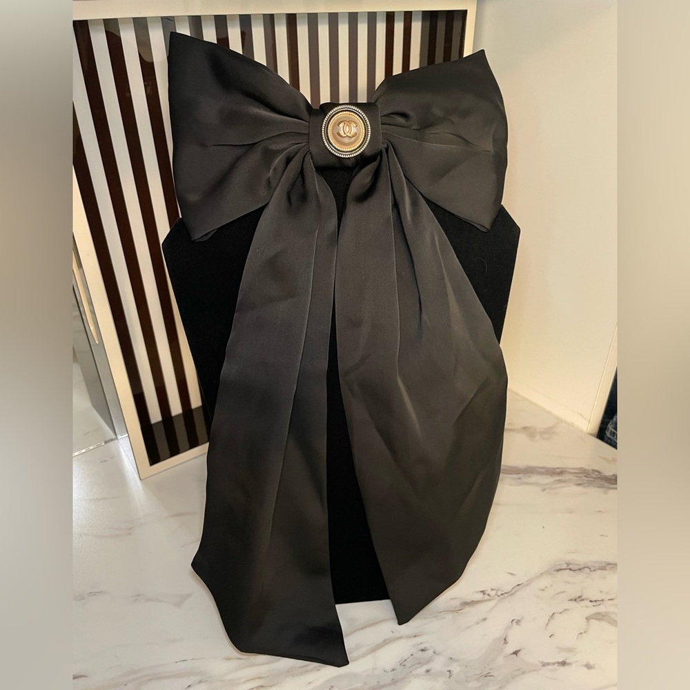 Chanel Black Satin Bow Hair Clip - Picture 3 of 6